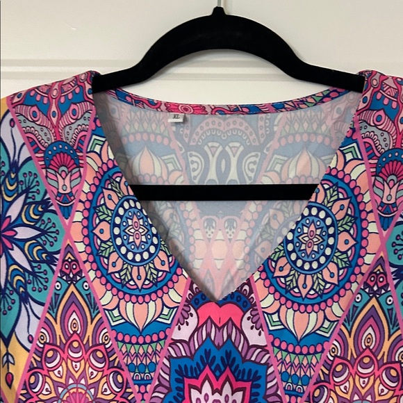Colorful Geometric Patterned Top - Picture 3 of 8